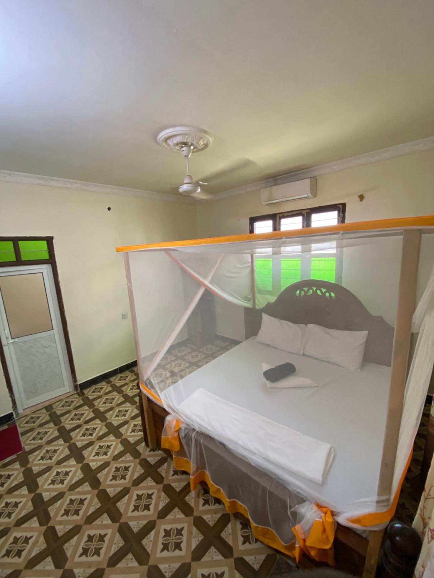 Falcon House Kendwa Bed and Breakfast Esterno foto