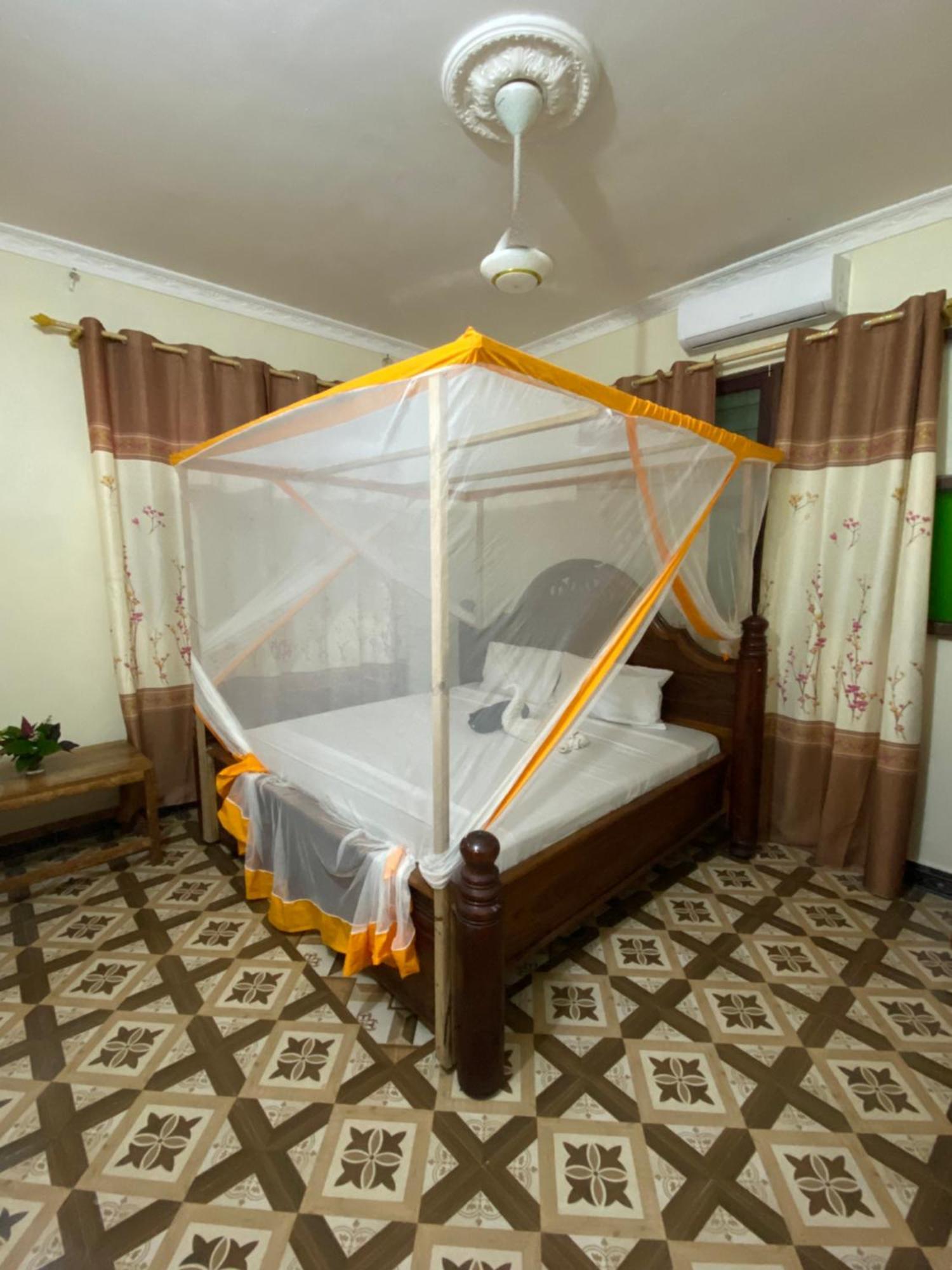 Falcon House Kendwa Bed and Breakfast Esterno foto