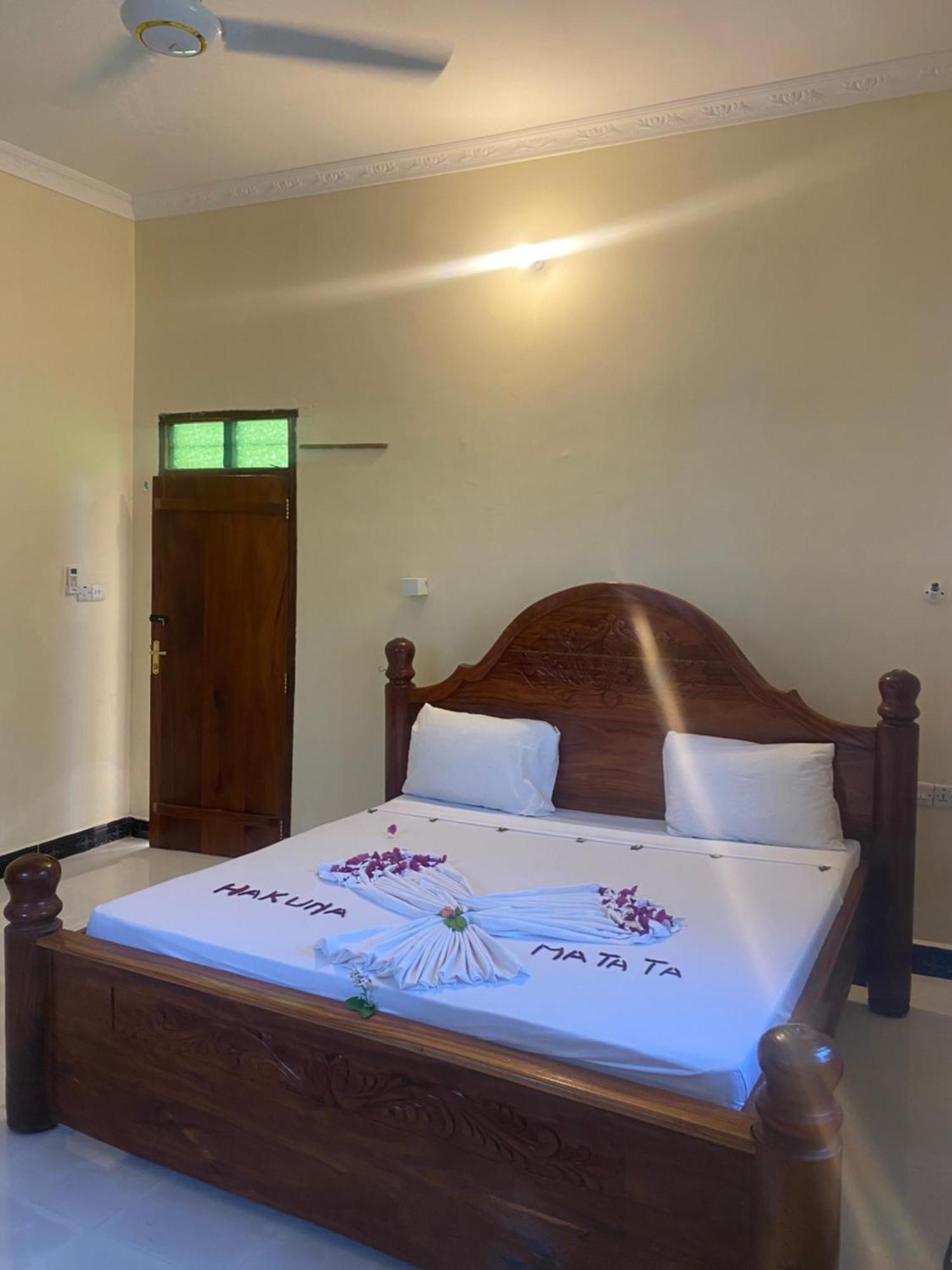 Falcon House Kendwa Bed and Breakfast Esterno foto